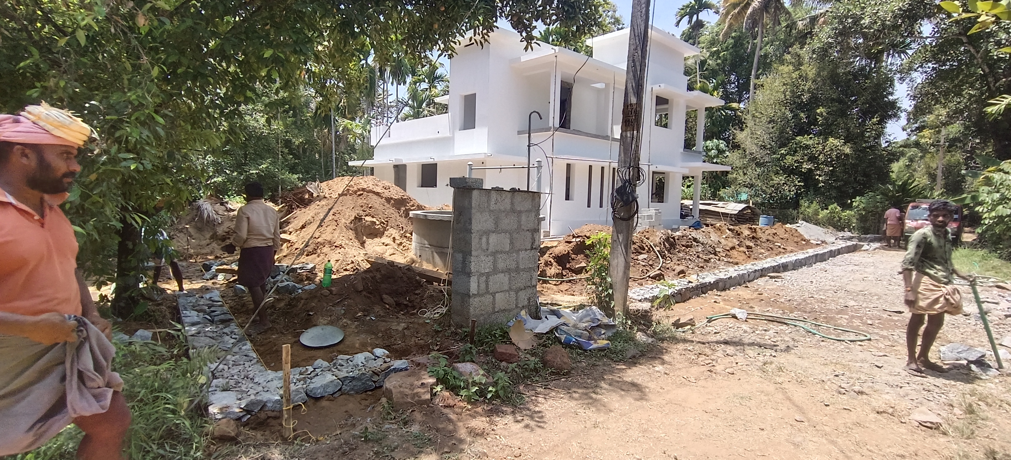 kerala compound wall workers